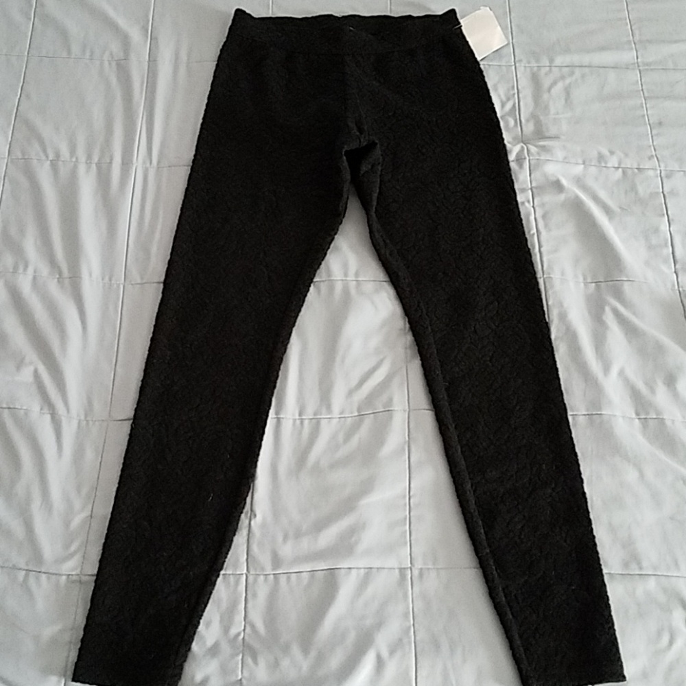 NEW W/O ORIGINAL TAG. HUE LACED LEGGINGS.SIZE SM.